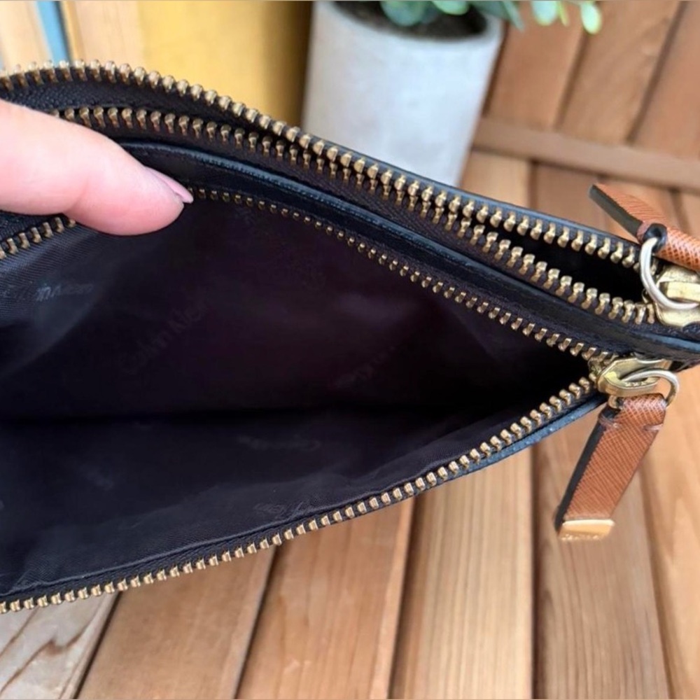 Calvin Klein Wallet Wristlet Clutch Colorblock Black Cream Brown Gold Zip - Picture 2 of 3